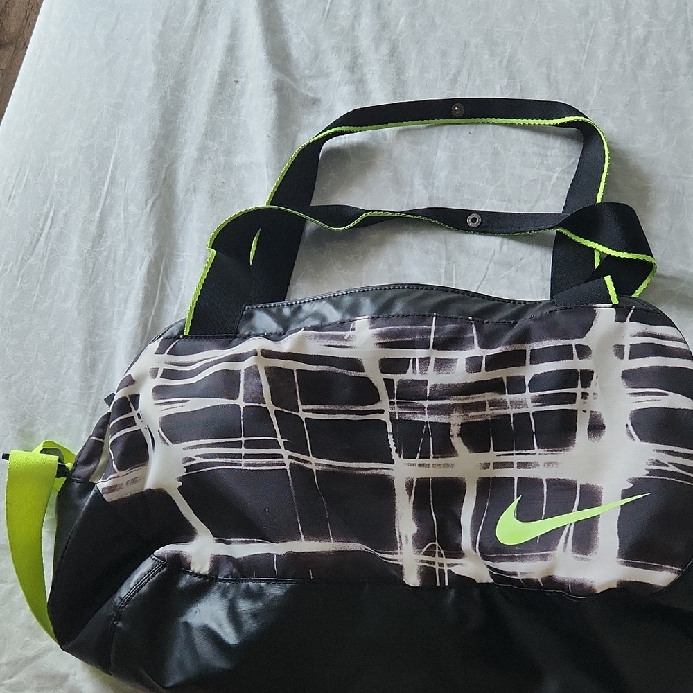 Nike Black and Green Duffel Bag with Sporty Accents
